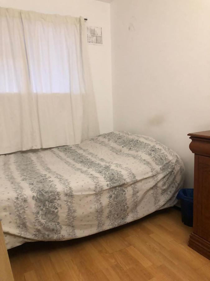 Private Rooms In 3 Bedroom Flat!! 伦敦 外观 照片