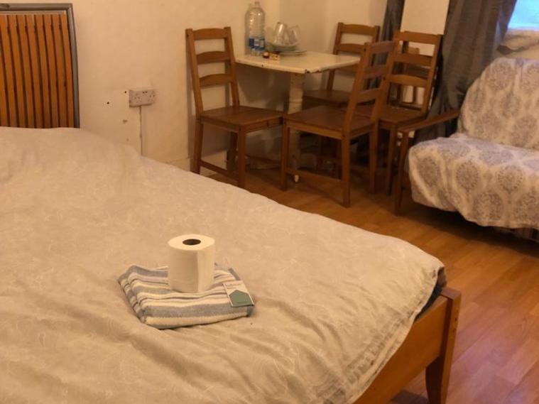 Private Rooms In 3 Bedroom Flat!! 伦敦 外观 照片